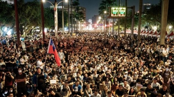 台湾で10万人集会　「このままでは台湾の立法院は香港のそれと同じになる」大物実業家が「中共の陰謀」を暴露