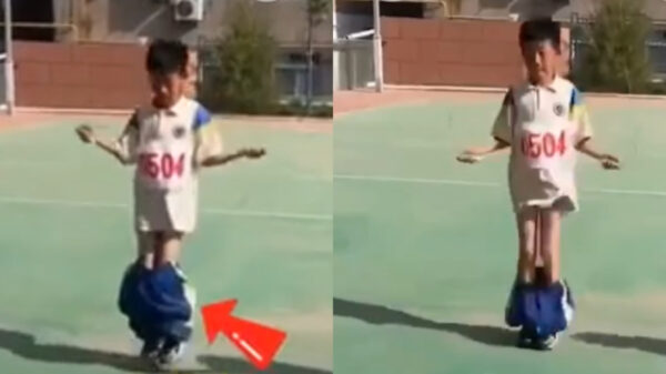 縄跳びの試合中にズボンがずれ落ちながらも 1 位に　「鉄のメンタル」小学生が中国で話題