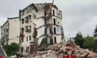 中国、5階建て住宅ビルが突然倒壊　住民5人生き埋めか
