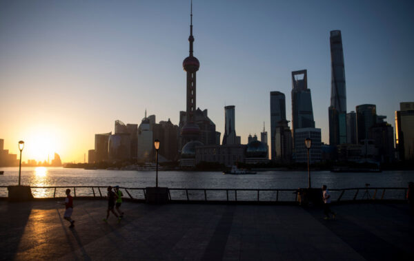 中国13か月連続外資流出　法律事務所の撤退も加速