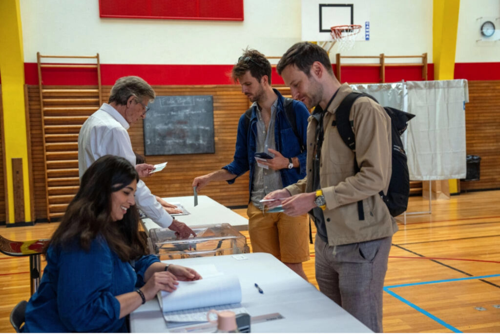 フランス総選挙　左派連合が過半数には及ばず