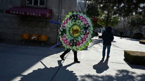 政府高官殺害の容疑者は「解雇された」非常勤職員