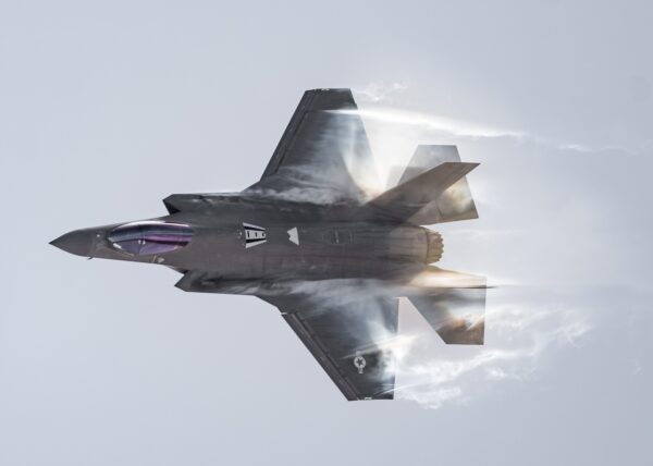 米軍F-35A戦闘機イラン被弾事件！　なぜ撃たれたのか　なぜ墜落せず帰還できたのか