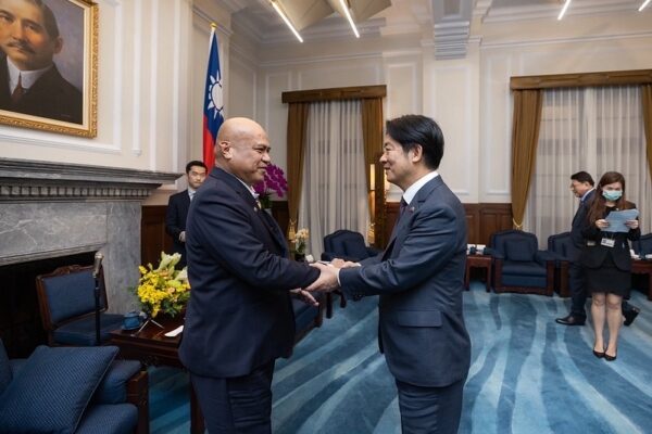 ツバル首相、台湾との外交関係を維持する意向