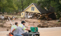 ハリケーンが米国東部を直撃 死者100人以上