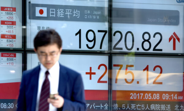 19%上昇で記録的年末迎える日本株　円安追い風に日経平均最高値更新