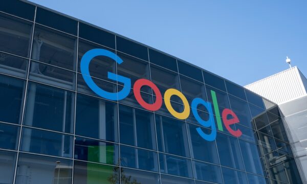 グーグルが未成年者から数十億ドルを収益化か　専門家が証言