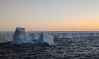 世界最大の氷山A23a　南ジョージア島に衝突する可能性