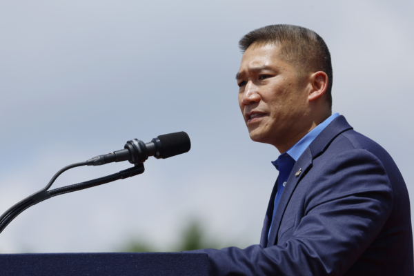 トランプ大統領　海軍副長官にベトナム系米国人のハン・カオ氏を任命