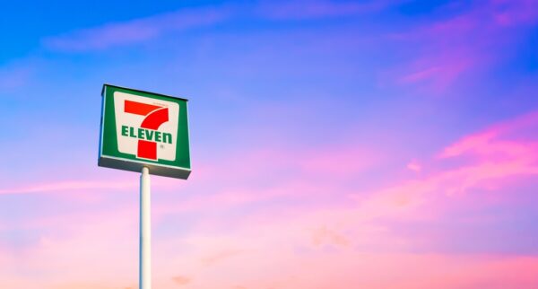 セブン＆アイHD買収提案　外為法で適切に対処へ＝経済産業大臣