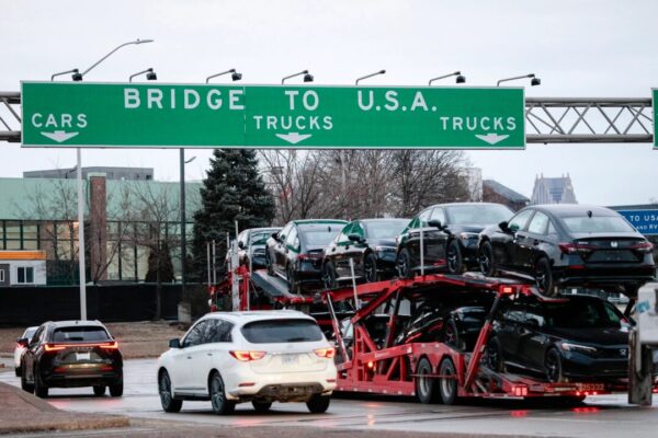 米政権　カナダ・メキシコ関税　自動車1か月対象外