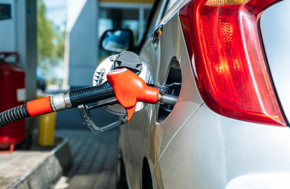 ガソリン税暫定税率が年内廃止へ　一部の党は慎重姿勢