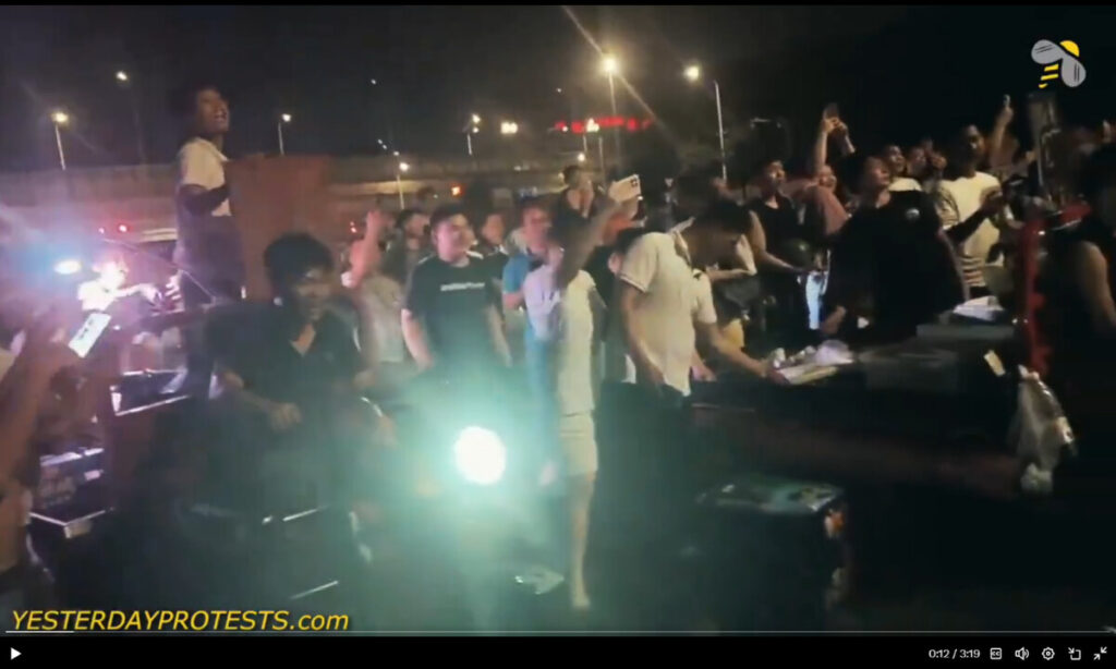 中国・城管vs露天商　集団抗議の末「民の勝利」でネットで歓声【動画あり】　