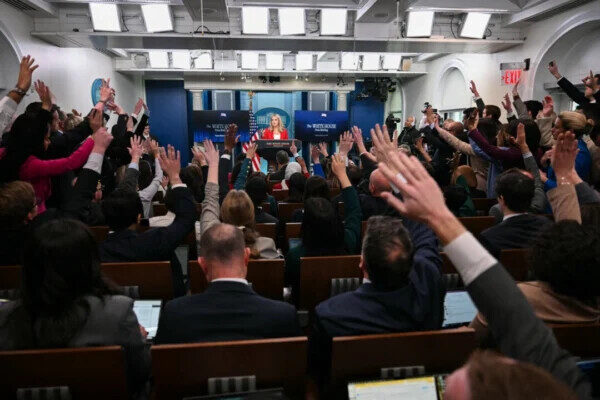 トランプ大統領はまたも欠席　ホワイトハウス特派員協会の晩餐会は控えめなものに