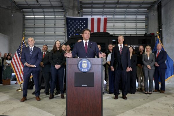 ICEと州警察が大規模作戦　フロリダ州で過去最多の不法移民摘発　