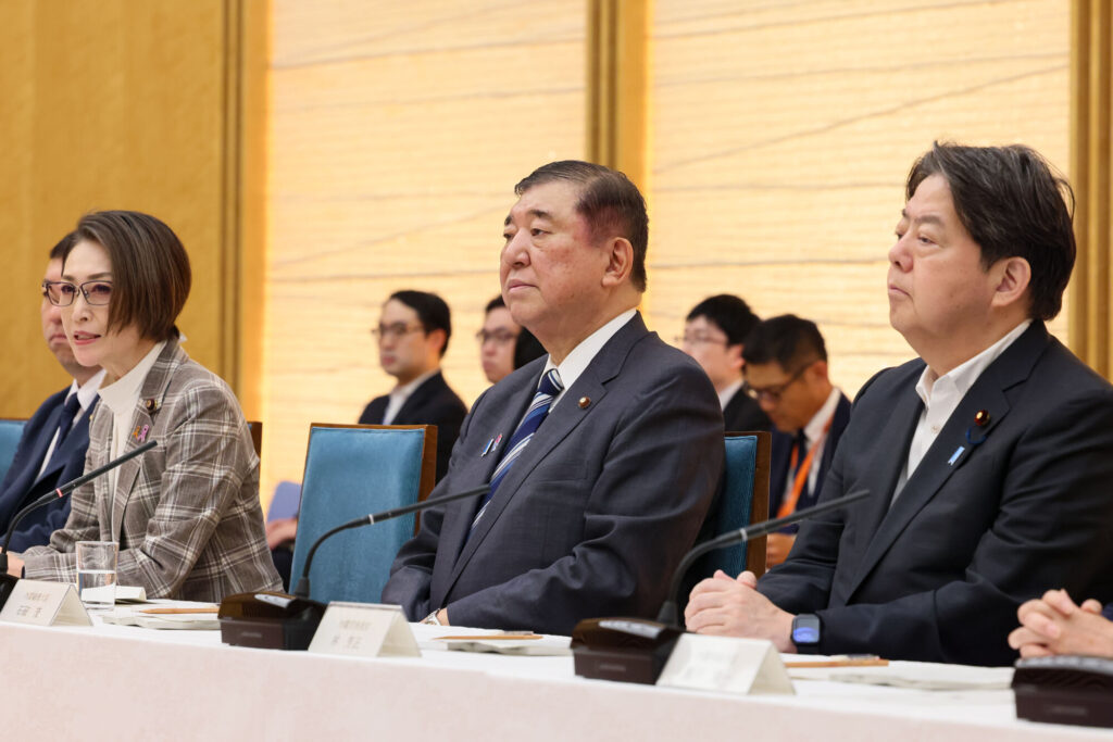 「こどもまんなか実行計画2025」決定　少子化・子ども支援強化へ政府が本腰