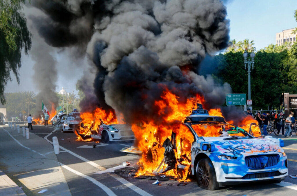 中国共産党とロサンゼルス暴動の関係