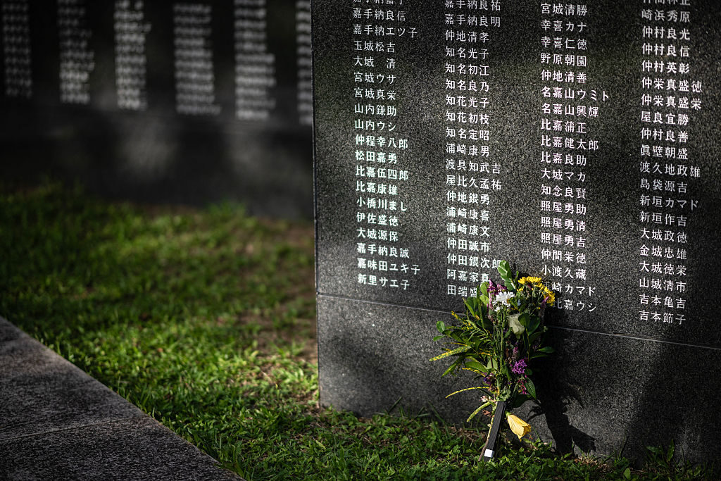 沖縄慰霊の日　戦後80年の節目に平和を誓う　石破首相も追悼式に出席