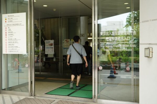 政府　外国人の永住許可要件を厳格化　年収「日本人平均以上」　年金「30年水準」へ
