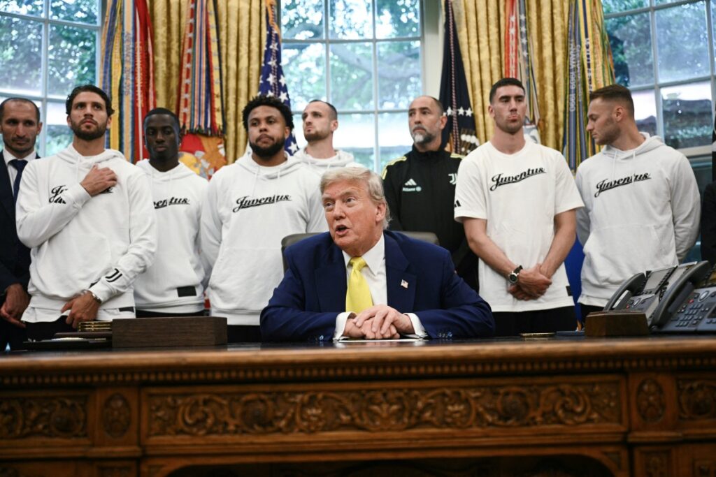 トランプ大統領　イラン核問題で強硬姿勢　政権崩壊も示唆