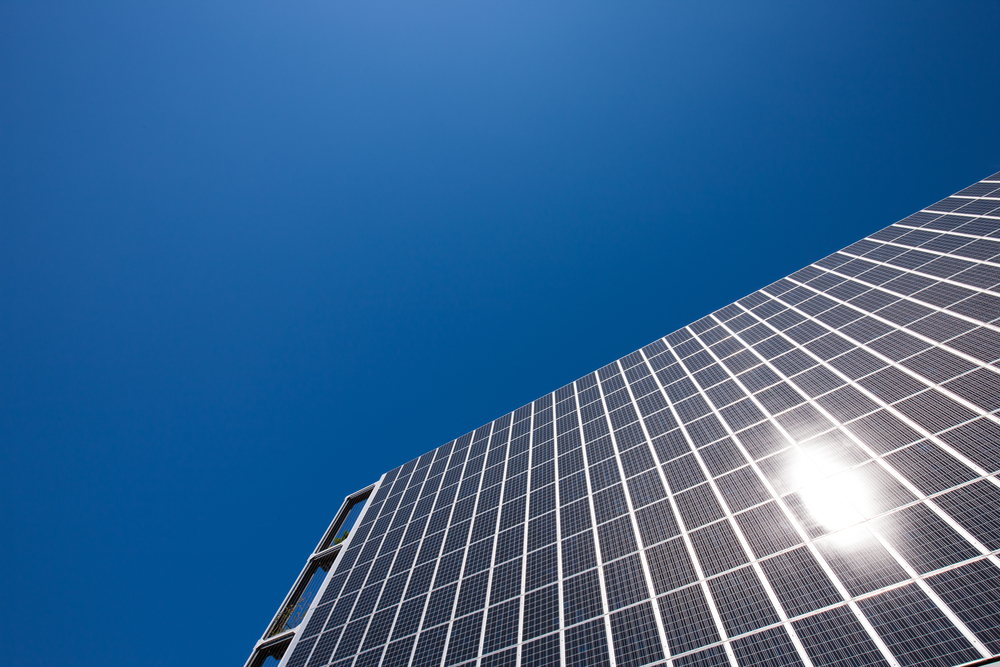 中国製太陽光パネルの日本市場席巻　低価格の裏に潜む人権問題