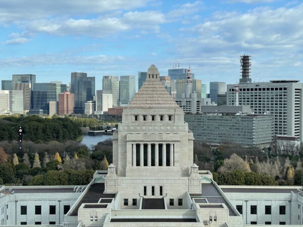 長期金利が一時1.595%に上昇　2008年10月以来の高水準　財政拡張への警戒感広がる