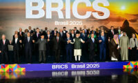 イラン危機で試される「BRICS」の連携性　結束弱き新興国連携の現実