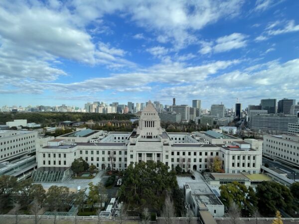 日本国債利回りが急騰　参院選控え財政リスク懸念強まる