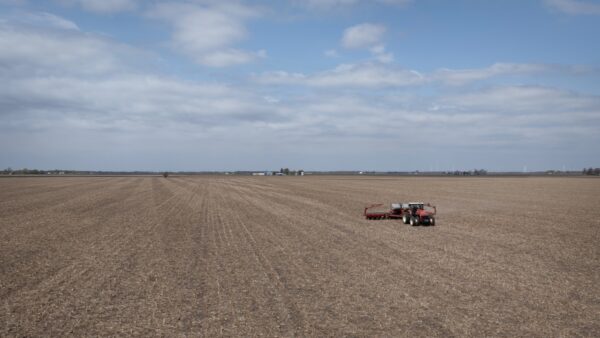 ホワイトハウスが省庁間で連携　中国資本の米農地購入を禁止へ
