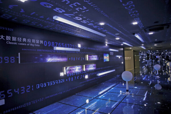 中共のデジタル体制　詐欺横行や極度の監視　亡命技術者が告発