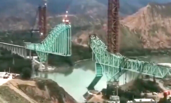 施工を担った国営大手「業績に影響なし」が火に油　中国・黄河大橋崩落で12人以上死亡【動画あり】