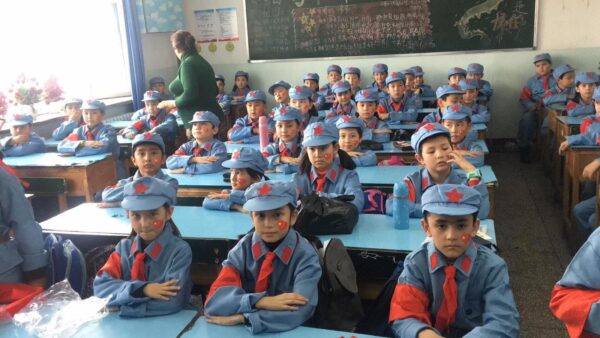 中共が推し進める民族根絶政策　ウイグルの子供たちがターゲット　