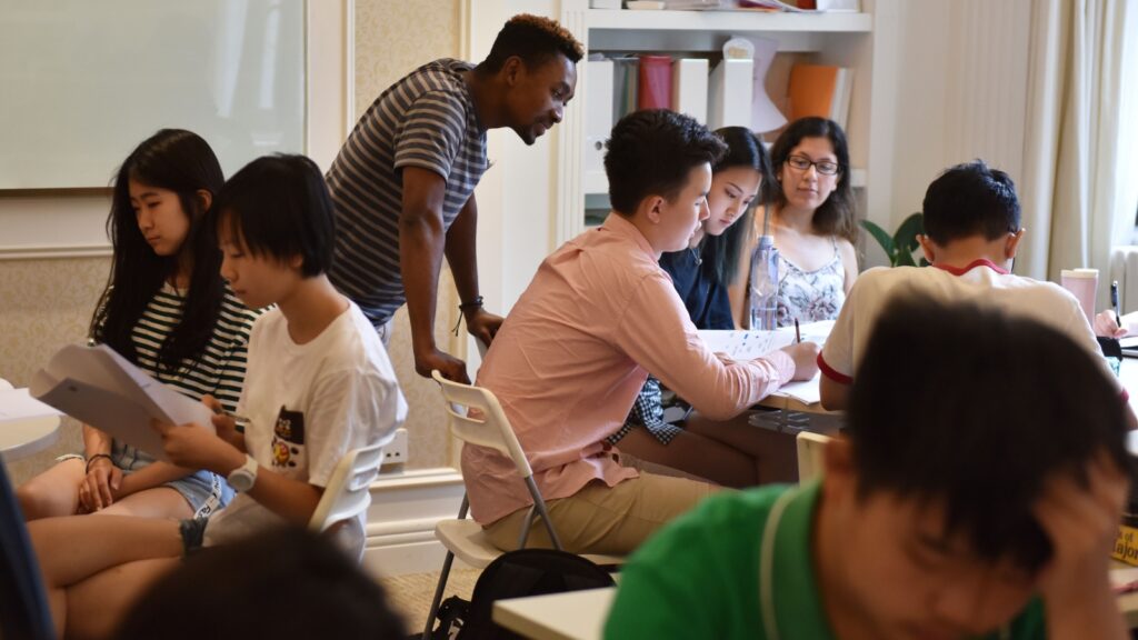 英大学に中共の影　留学生に同級生の監視を強要