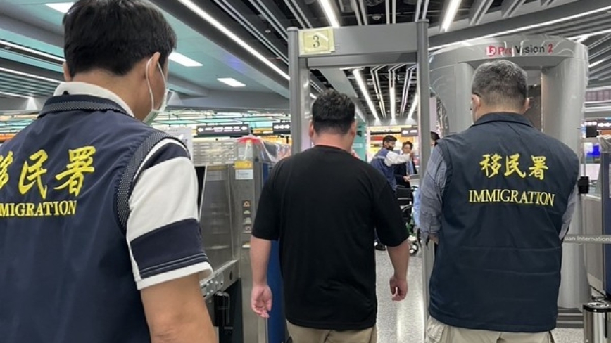 日本国籍2人が台湾で中共国旗掲揚　「台湾は中国のもの」発言で強制退去