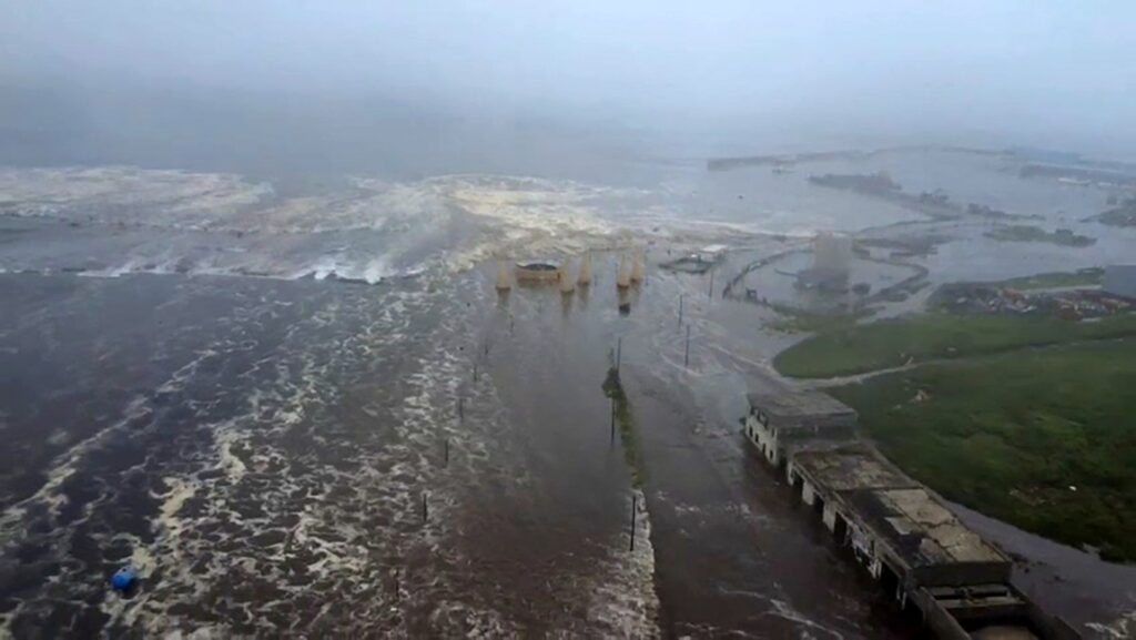 千島列島でM6.7の地震　600年ぶりにクラシェニニコフ火山が噴火