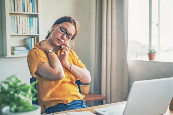 首のこわばり解消！　姿勢を整える簡単エクササイズ