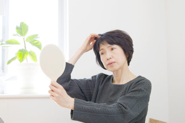 ６つのよく見られる脱毛の原因とエッセンシャルオイルによるケア方法