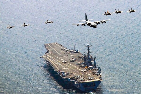 空母ジョージ・ワシントンの「失われた6年」　米海軍を揺るがす造船の危機