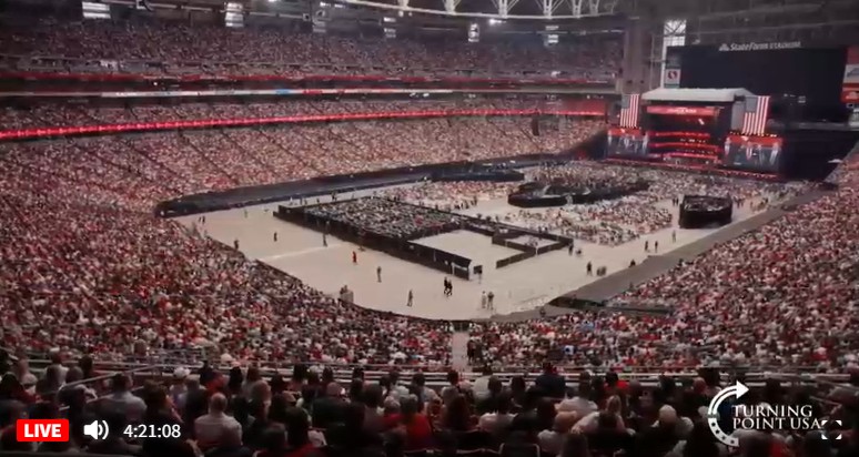 米保守系活動家チャーリー・カーク氏の大規模追悼式　全米から数万人参列