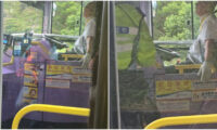 バス走行中に鉄パイプが運転手の胸にグサリ　命懸けで停車した運転手に称賛集まる＝香港