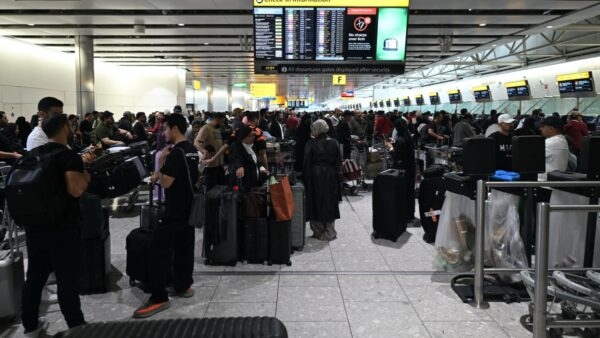 欧州の空港がサイバー攻撃で麻痺　複数の便が遅延・欠航