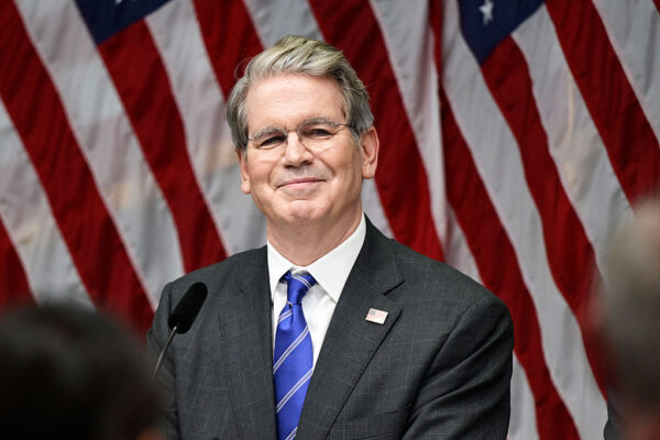 米国がロシアへの新たな制裁を検討　「上海協力機構は見せかけに過ぎない」＝ベッセント米財務長官　