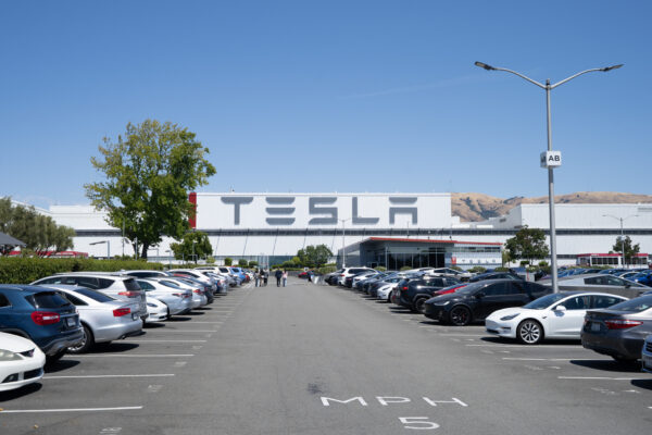 テスラ株　4月安値比で85％高　年初来の下落分を取り戻す