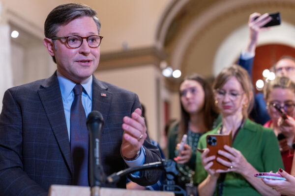 米下院  超党派決議　チャーリー・カーク氏追悼と政治的暴力拒否