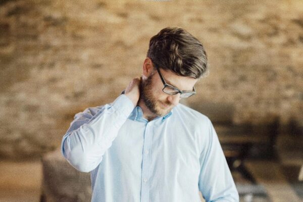 首と肩の緊張が血圧に影響？　健康を守る7つのストレッチ