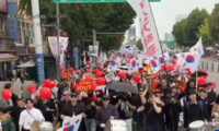 韓国で反中共デモ　李大統領の中国人観光客ビザ免除措置に抗議
