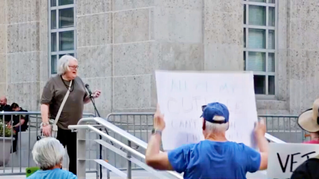 米国各地で「ノー・キングス」デモ　共産主義系団体が複数参加