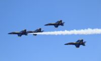 米空母のヘリ・戦闘機が南シナ海で墜落　乗員5人全員救助
