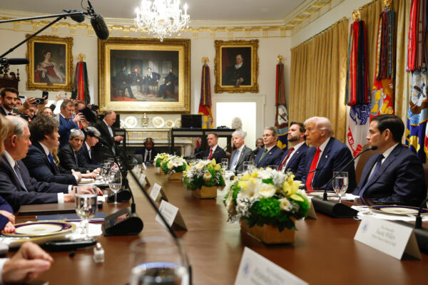 トランプ大統領　アルゼンチンに中国共産党との軍事協力回避を警告