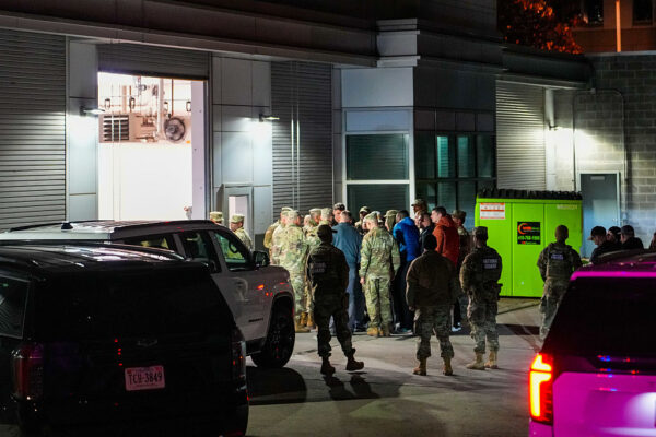 ホワイトハウス近くで銃撃　20歳州兵死亡　トランプ氏発表